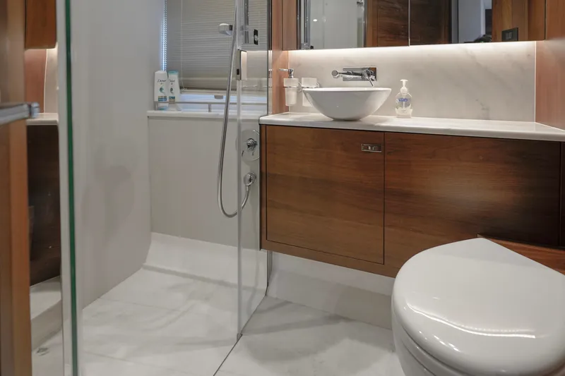 Making Time Yacht Photos Pics 2021 Princess F50- MAKING TIME- Master Head