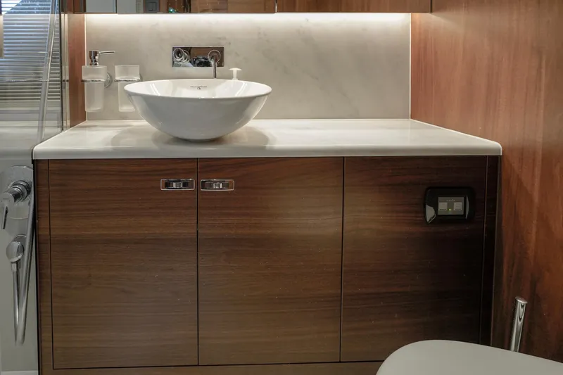 Making Time Yacht Photos Pics 2021 Princess F50- MAKING TIME- Master Head