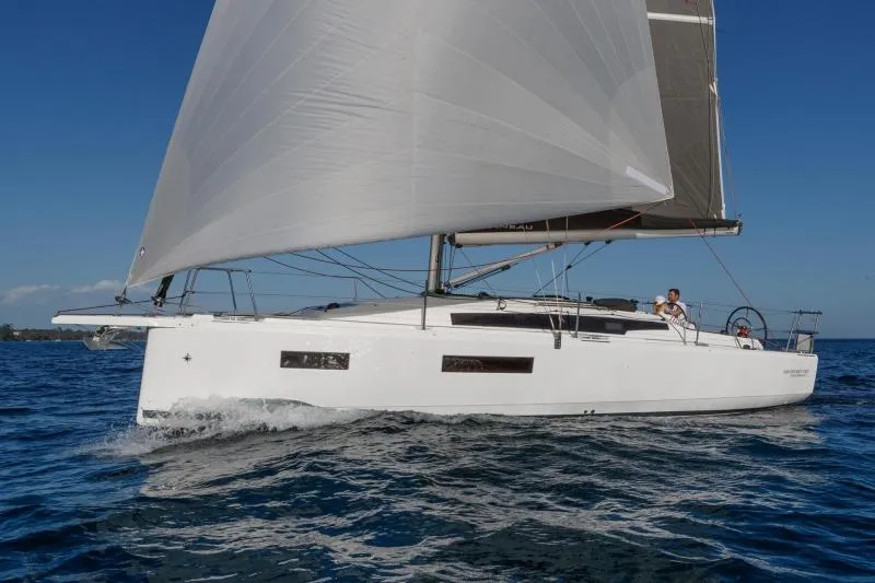  Yacht Photos Pics Manufacturer Provided Image