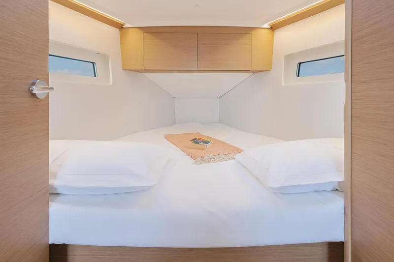  Yacht Photos Pics Manufacturer Provided Image