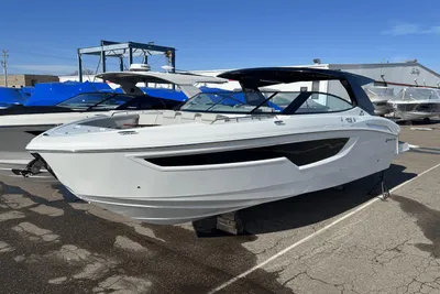 Cruisers Yachts 38 GLS