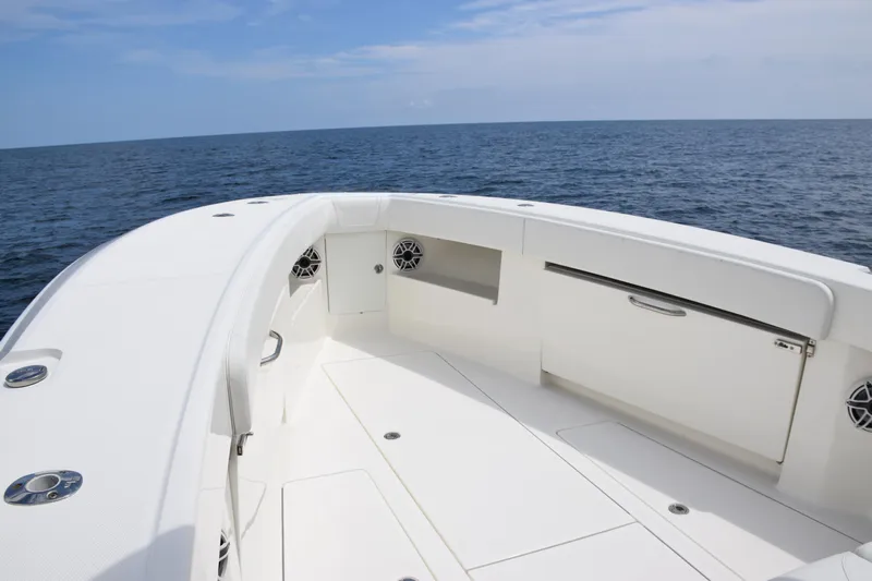  Yacht Photos Pics 2020 SeaVee 370z boat deck with ocean view, featuring sleek white design.