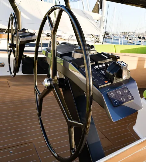 Storm Of London Yacht Photos Pics ICE70