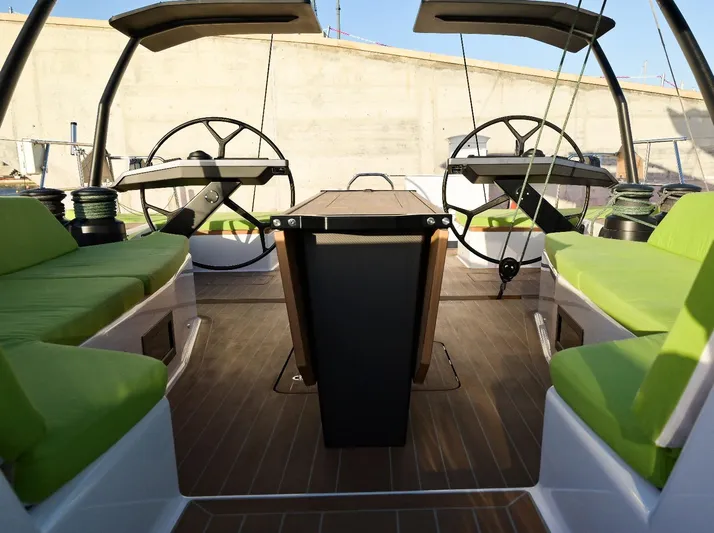 Storm Of London Yacht Photos Pics ICE70