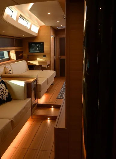 Storm Of London Yacht Photos Pics ICE70