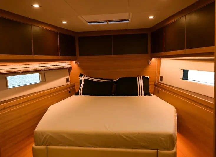 Storm Of London Yacht Photos Pics ICE70