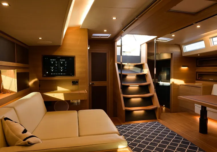 Storm Of London Yacht Photos Pics ICE70