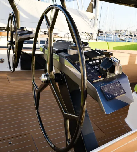 Storm Of London Yacht Photos Pics ICE70