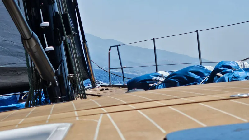 Storm Of London Yacht Photos Pics ICE70