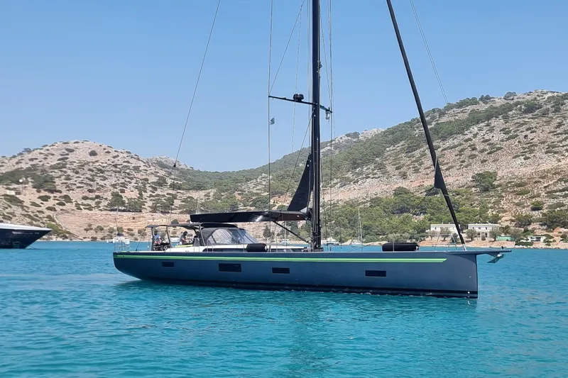 Storm Of London Yacht Photos Pics ICE70