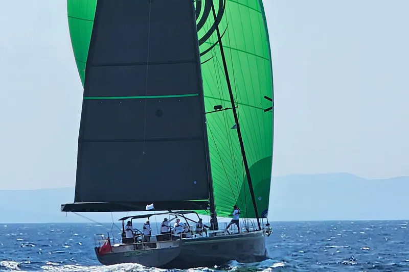 Storm Of London Yacht Photos Pics ICE70