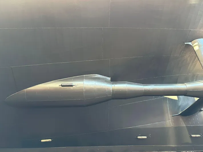 Khozam Yacht Photos Pics Close-up of a 1974 Expedition SCHICHAU UNTERWESER AG ship's propeller shaft.