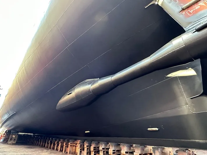 Khozam Yacht Photos Pics Large ship hull in dry dock, Expedition model, SCHICHAU UNTERWESER AG, 1974, Bremerhaven.
