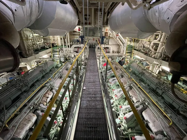 Khozam Yacht Photos Pics Engine room of 1974 Expedition ship, SCHICHAU UNTERWESER AG, BREMERHAVEN, with machinery and walkways.