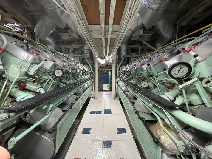 Khozam Yacht Photos Pics Engine room of 1974 Expedition ship, SCHICHAU UNTERWESER AG, BREMERHAVEN, with machinery and gauges.