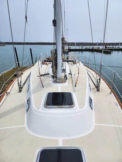 Sensation Yacht Photos Pics 1998 Tartan 4100 sailboat deck view at marina.