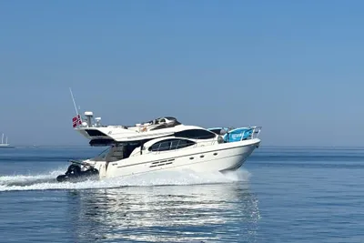 Azimut 46E