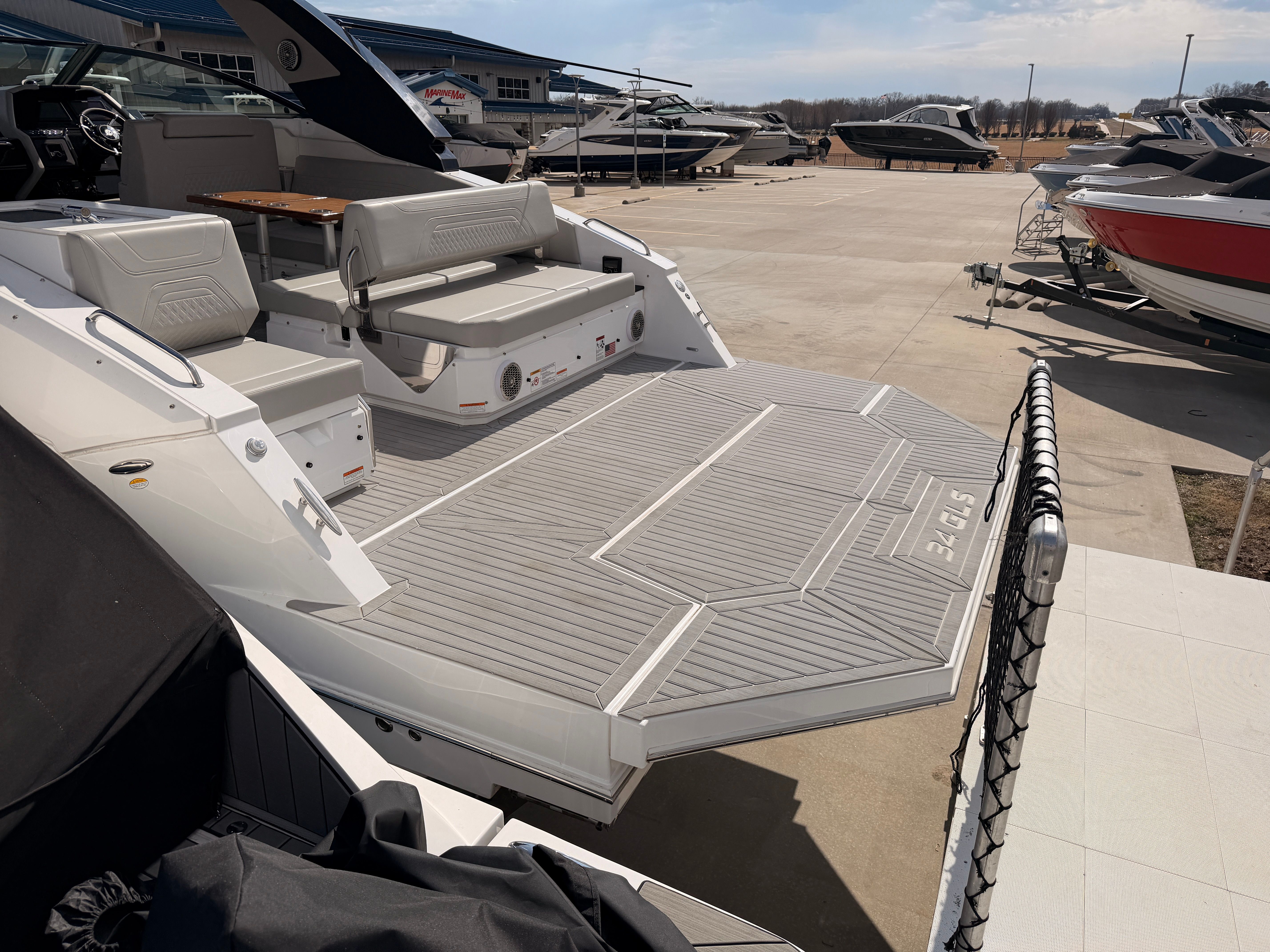 Cruisers Yachts 34 GLS