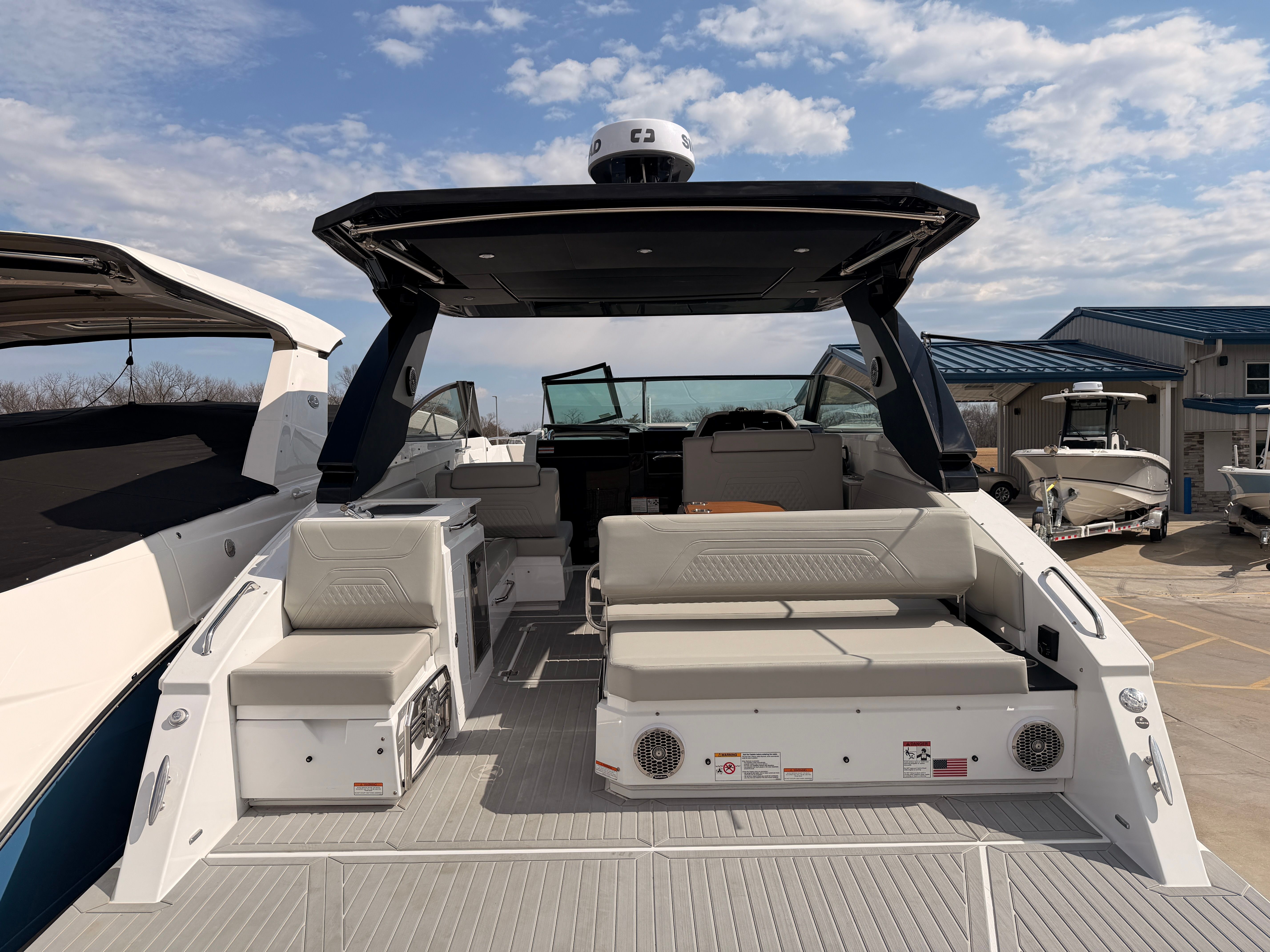 Cruisers Yachts 34 GLS