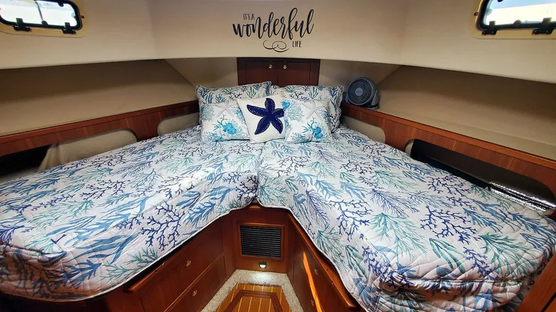 Copacetic Too Yacht Photos Pics Guest Stateroom Forward