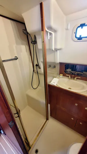 Copacetic Too Yacht Photos Pics Master Head Shower and Vanity