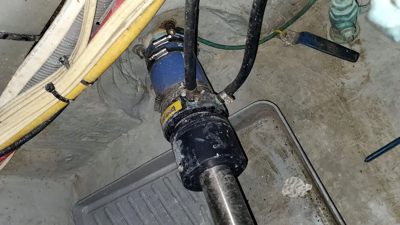 Copacetic Too Yacht Photos Pics Dripless Shaft Seals