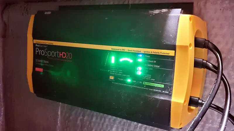 Copacetic Too Yacht Photos Pics Battery Charger