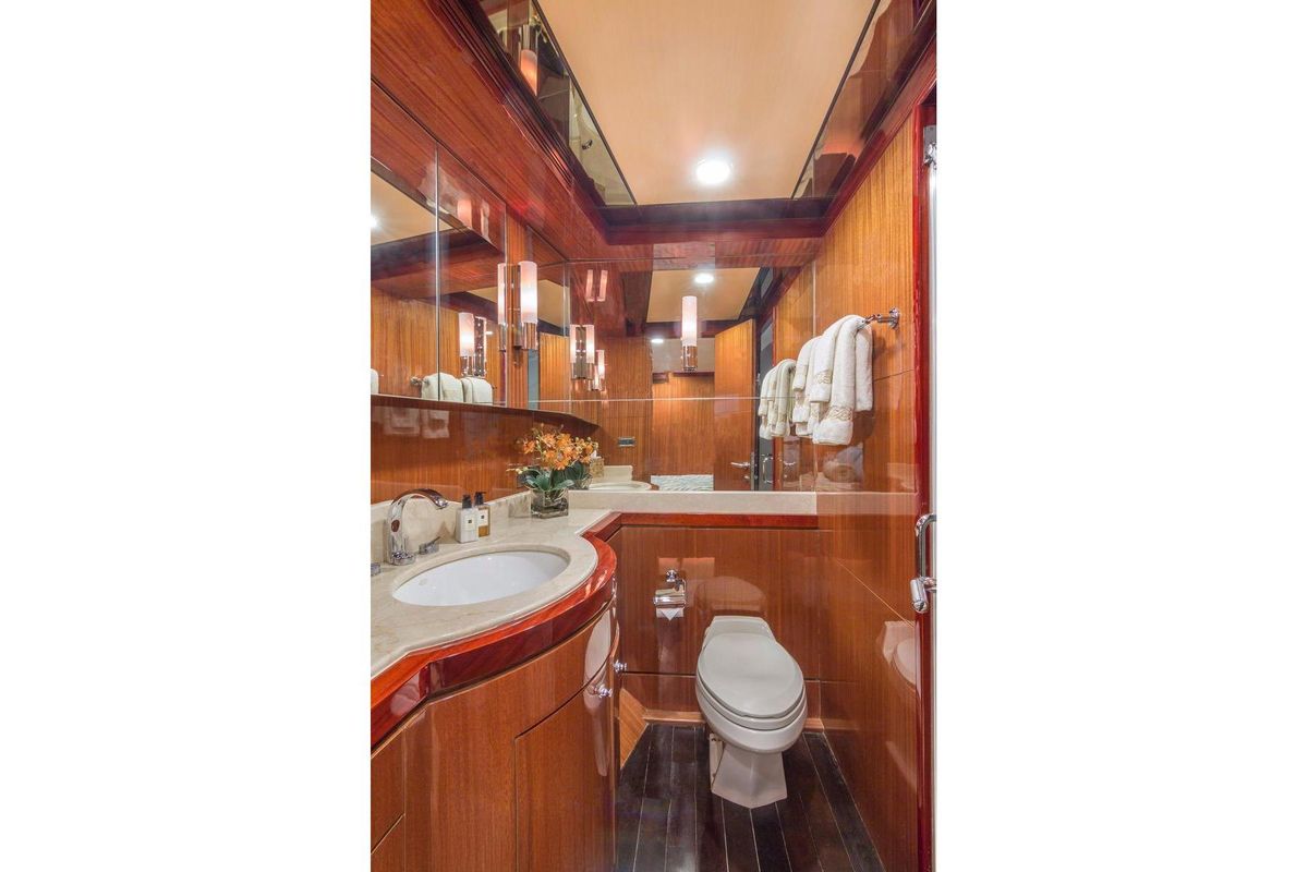 2008 Ocean Alexander 102 