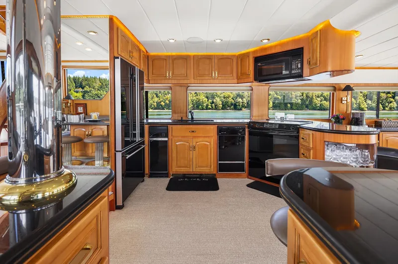 Que Sa-rah Sa-rah Yacht Photos Pics Galley