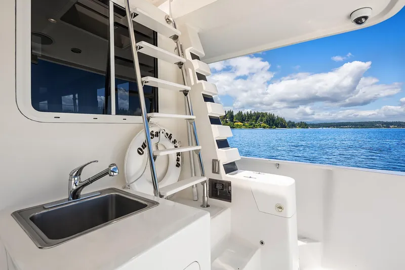 Que Sa-rah Sa-rah Yacht Photos Pics Aft Deck