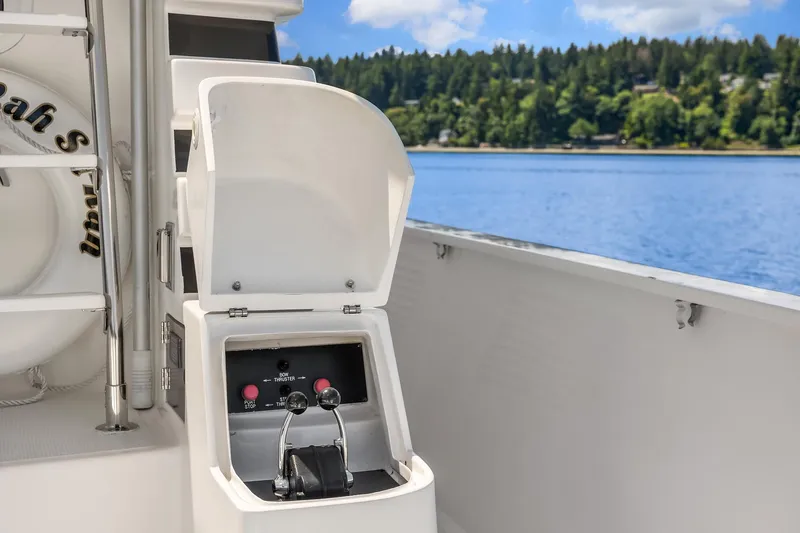Que Sa-rah Sa-rah Yacht Photos Pics Rear Controls