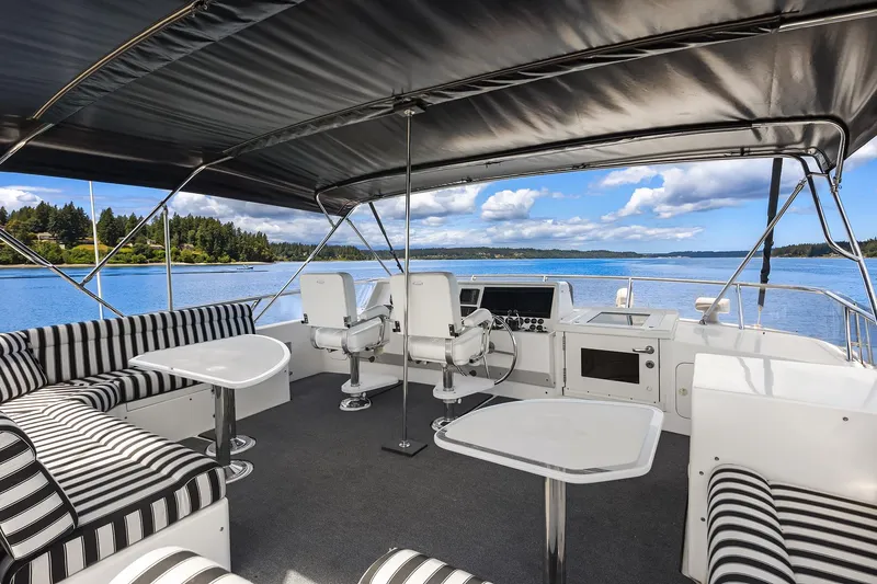 Que Sa-rah Sa-rah Yacht Photos Pics Flybridge