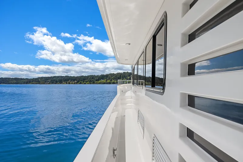 Que Sa-rah Sa-rah Yacht Photos Pics Side Deck Port