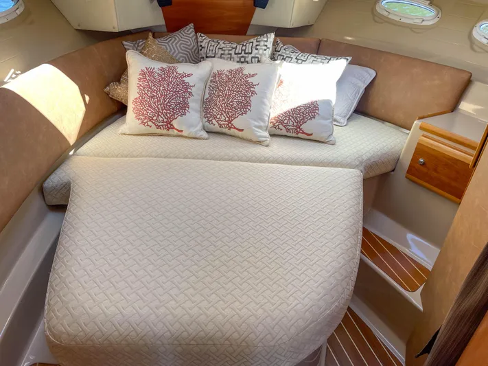 Slainte Yacht Photos Pics Forward stateroom