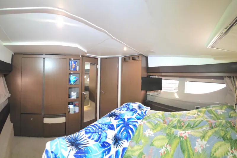 Tiger "times" 2 Yacht Photos Pics Interior of 2017 Sea Ray Sundancer 400 yacht with cozy cabin and modern amenities.