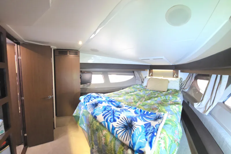 Tiger "times" 2 Yacht Photos Pics Luxurious 2017 Sea Ray Sundancer 400 cabin interior with cozy bed and modern design.