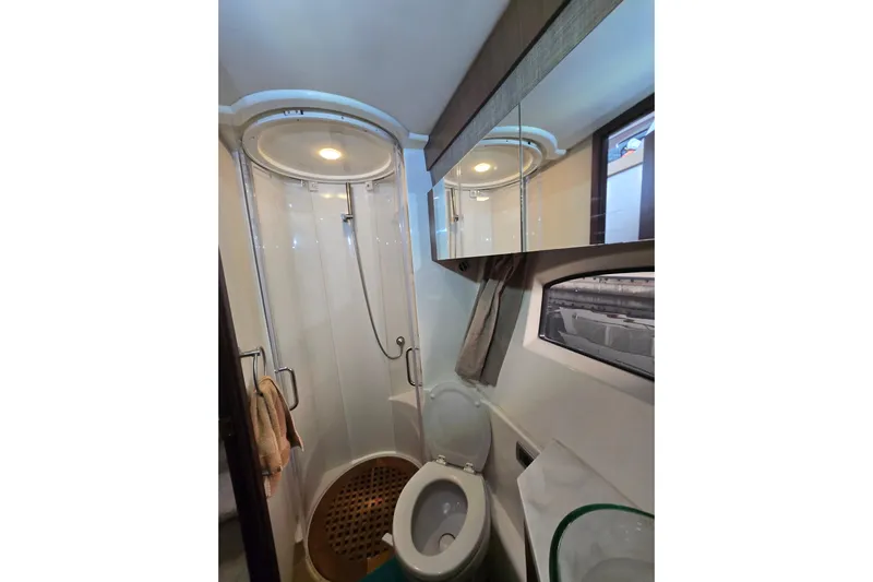 Tiger "times" 2 Yacht Photos Pics Luxurious bathroom in 2017 Sea Ray Sundancer 400 yacht with shower and toilet.