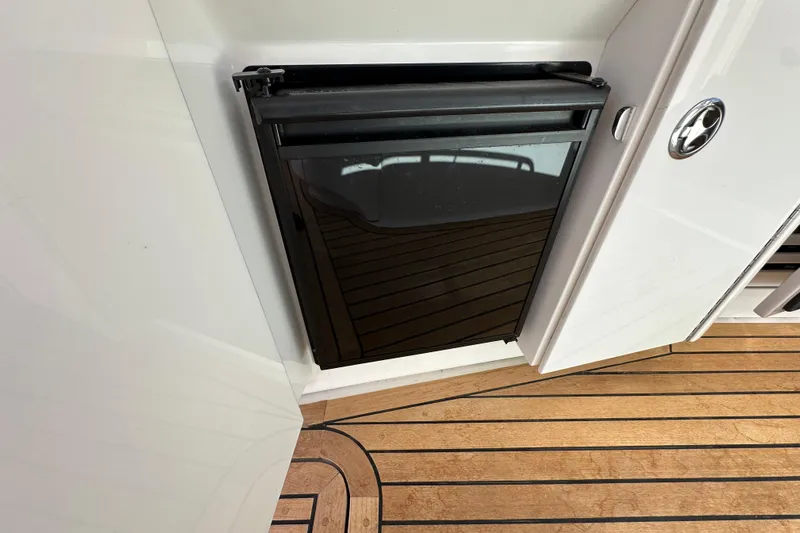 Apres Sea Yacht Photos Pics Mini fridge on 2006 Sea Ray 52 Sundancer yacht with teak flooring.