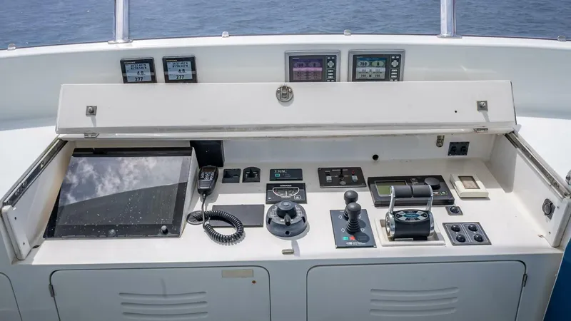 Take 5 Yacht Photos Pics 