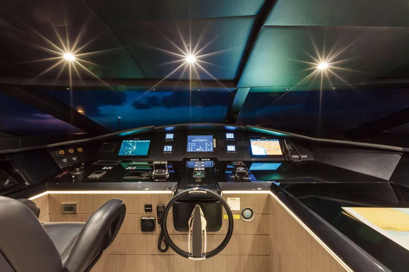 Dl28 - 2 Yacht Photos Pics DL28 Sistership - bridge