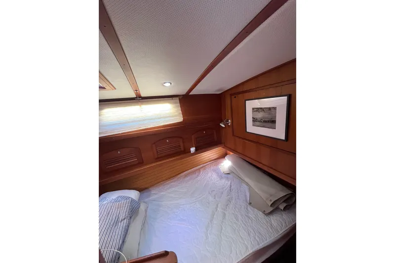 Shibumi Yacht Photos Pics Cozy cabin interior of 2004 Sabre 42 Hardtop Express with wood paneling and bed.