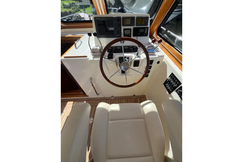 Shibumi Yacht Photos Pics 2004 Sabre 42 Hardtop Express helm with steering wheel and navigation controls.