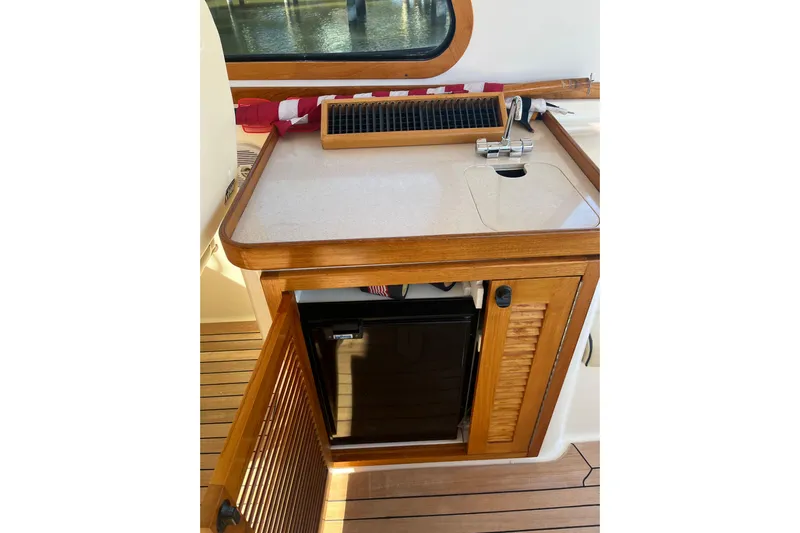 Shibumi Yacht Photos Pics 2004 Sabre 42 Hardtop Express interior with wooden cabinetry and mini fridge.