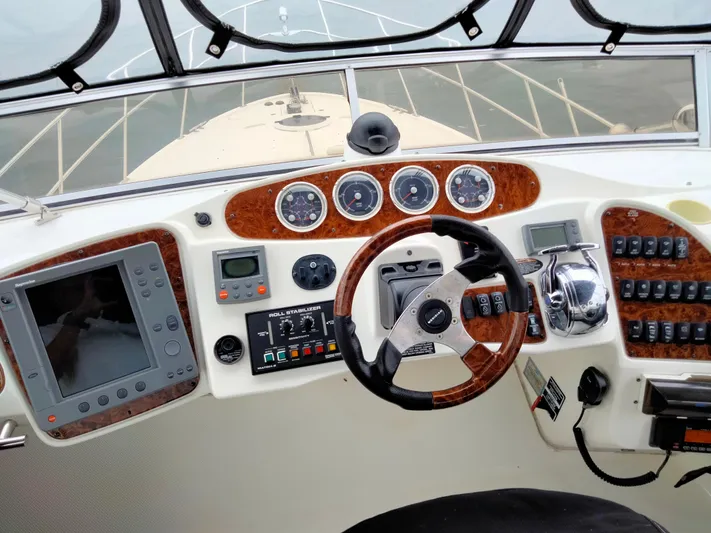 Sunshine Yacht Photos Pics 2005 Meridian 459 Motoryacht helm with steering wheel, gauges, and navigation controls.