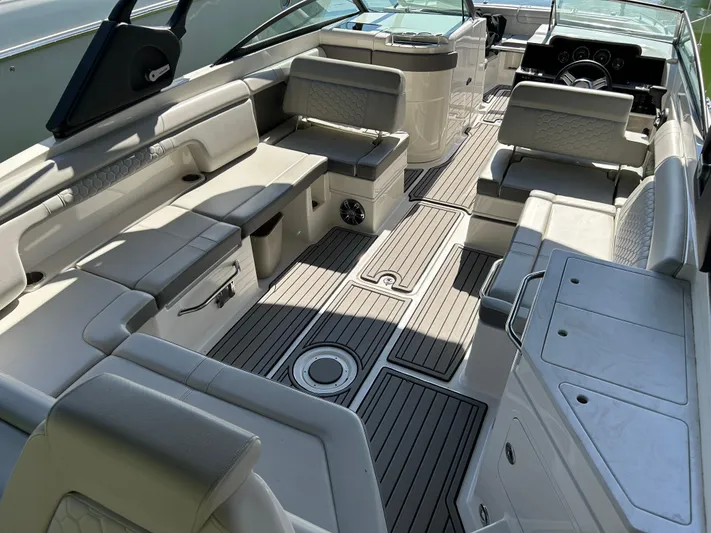 2022 Sea Ray 290 Sdx @ Cancun Yacht Photos Pics 2022 Sea Ray SDX 290 boat interior with spacious seating and modern design.