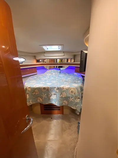  Yacht Photos Pics Interior cabin of 2000 Sea Ray 450 Express Bridge with bed and skylight.