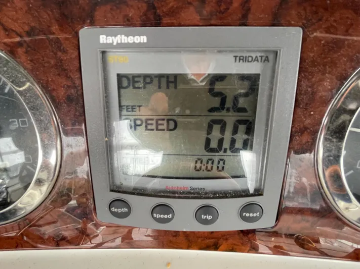  Yacht Photos Pics Raytheon Tridata display on 2000 Sea Ray 450 Express Bridge showing depth and speed.