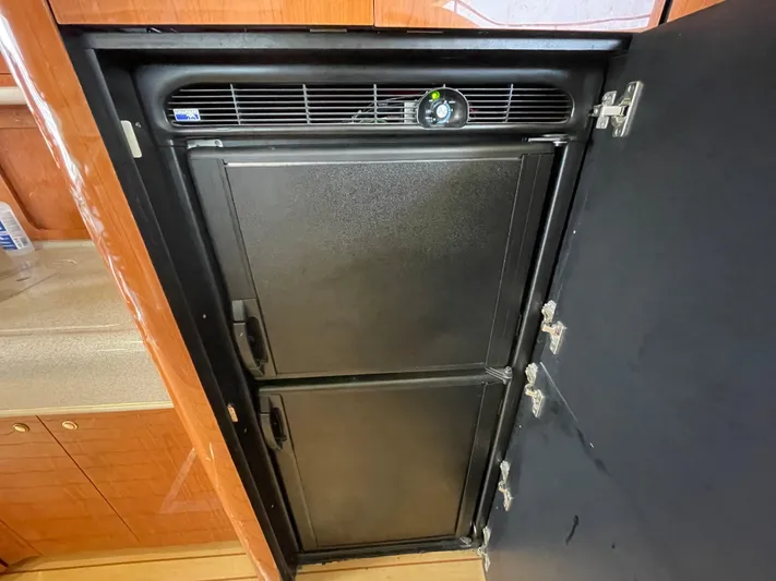  Yacht Photos Pics Built-in refrigerator in 2000 Sea Ray 450 Express Bridge yacht kitchen.