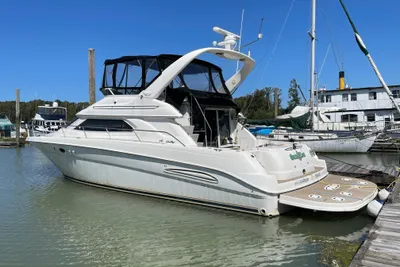 Sea Ray 450 Express Bridge