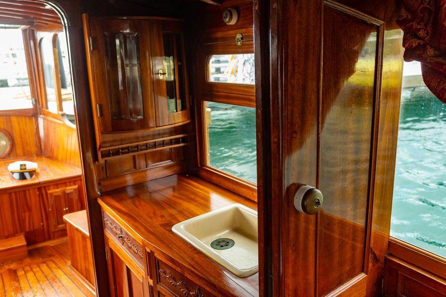 1910 Classic Gentleman’s Commuter yacht